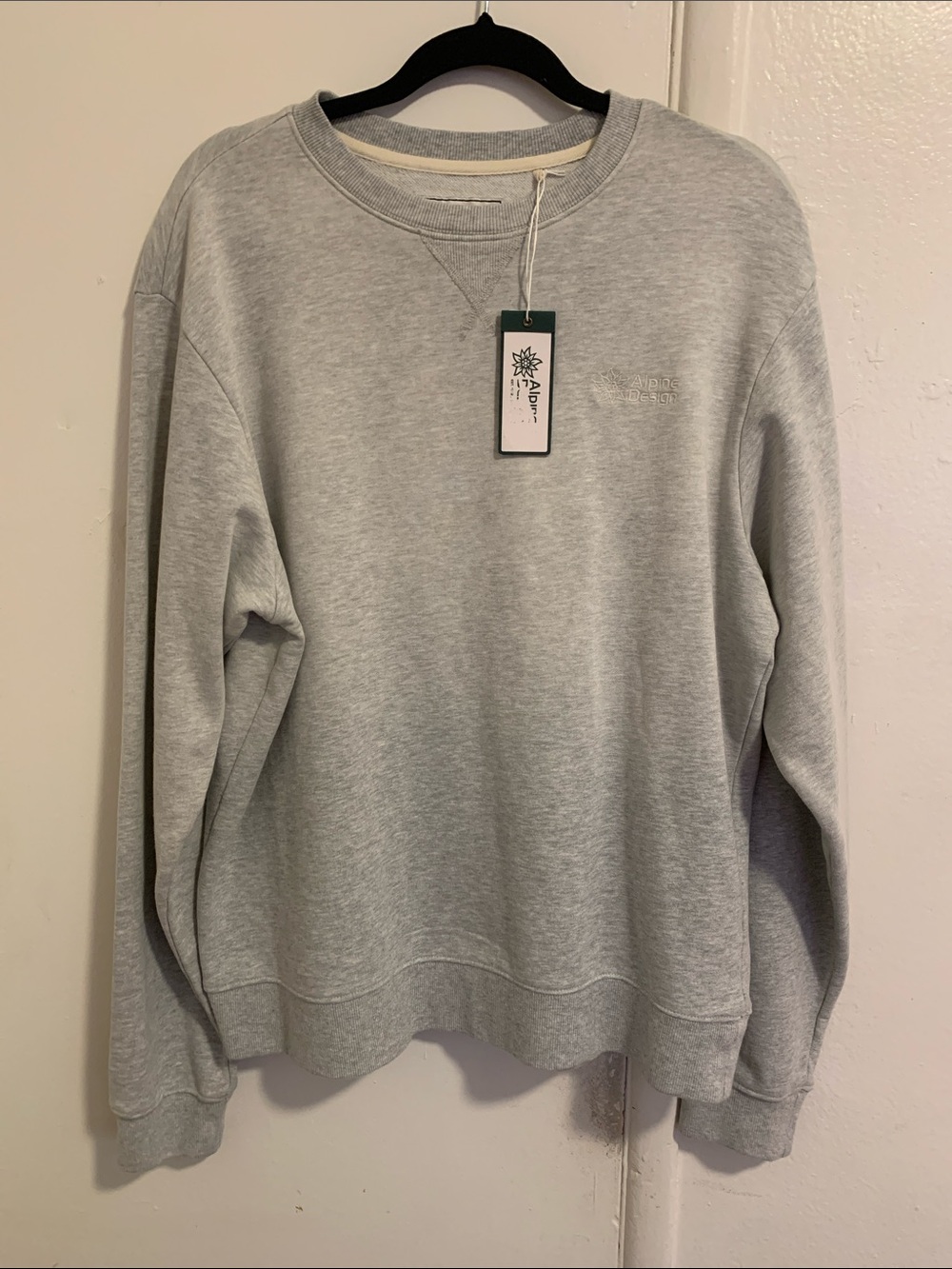 Men’s alpine design crewneck! NWT